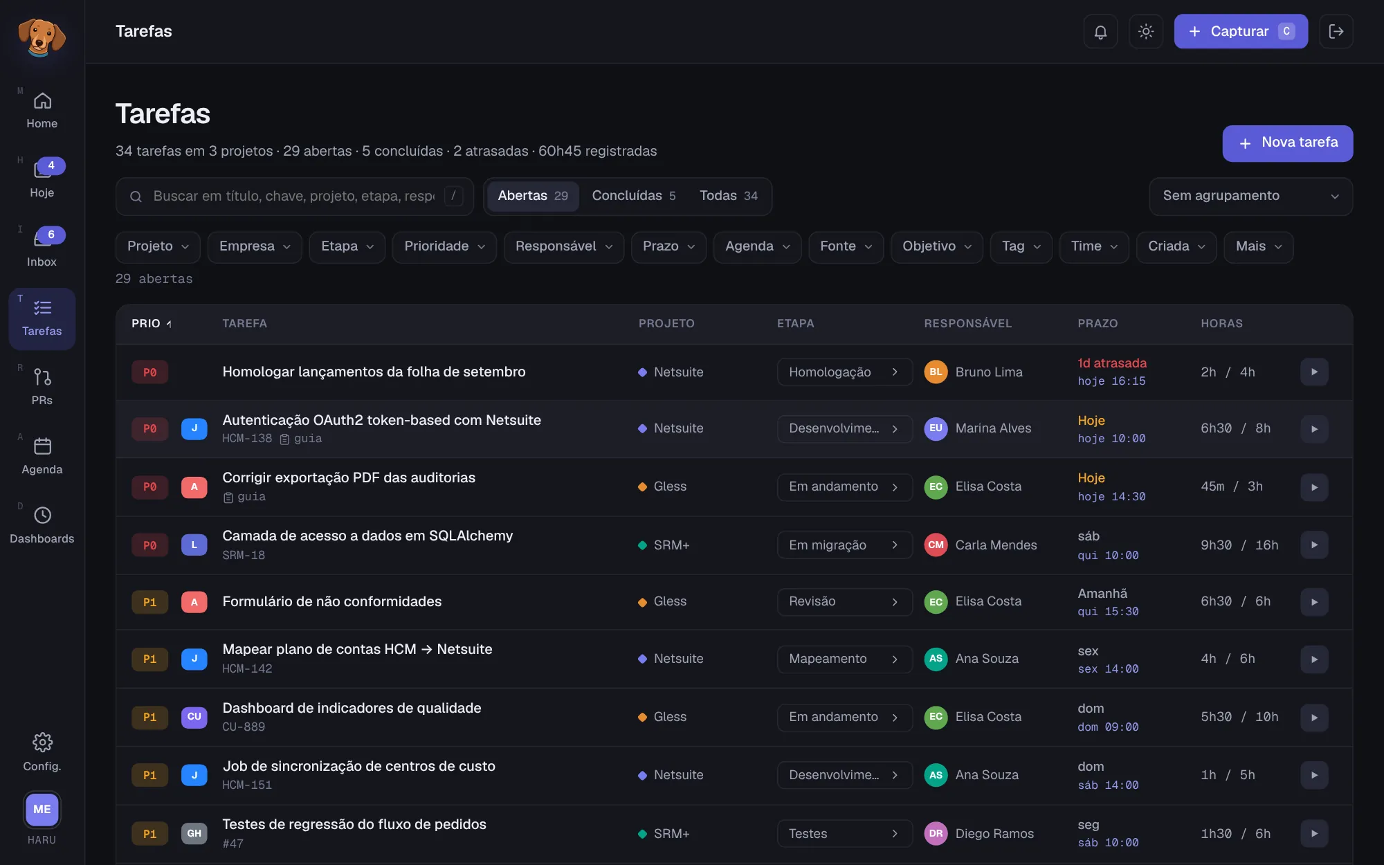 Tela Tarefas com a busca, os escopos Abertas, Concluídas e Todas, os filtros e a tabela com prioridade, tarefa, projeto, etapa, responsável, prazo e horas