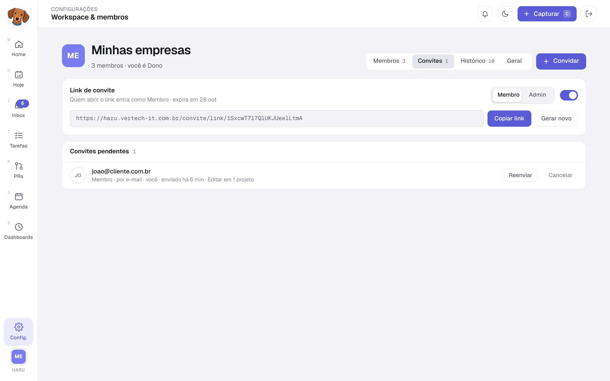 Aba Convites com o link de convite ativado para o papel Membro, os botões Copiar link e Gerar novo, e um convite pendente por e-mail