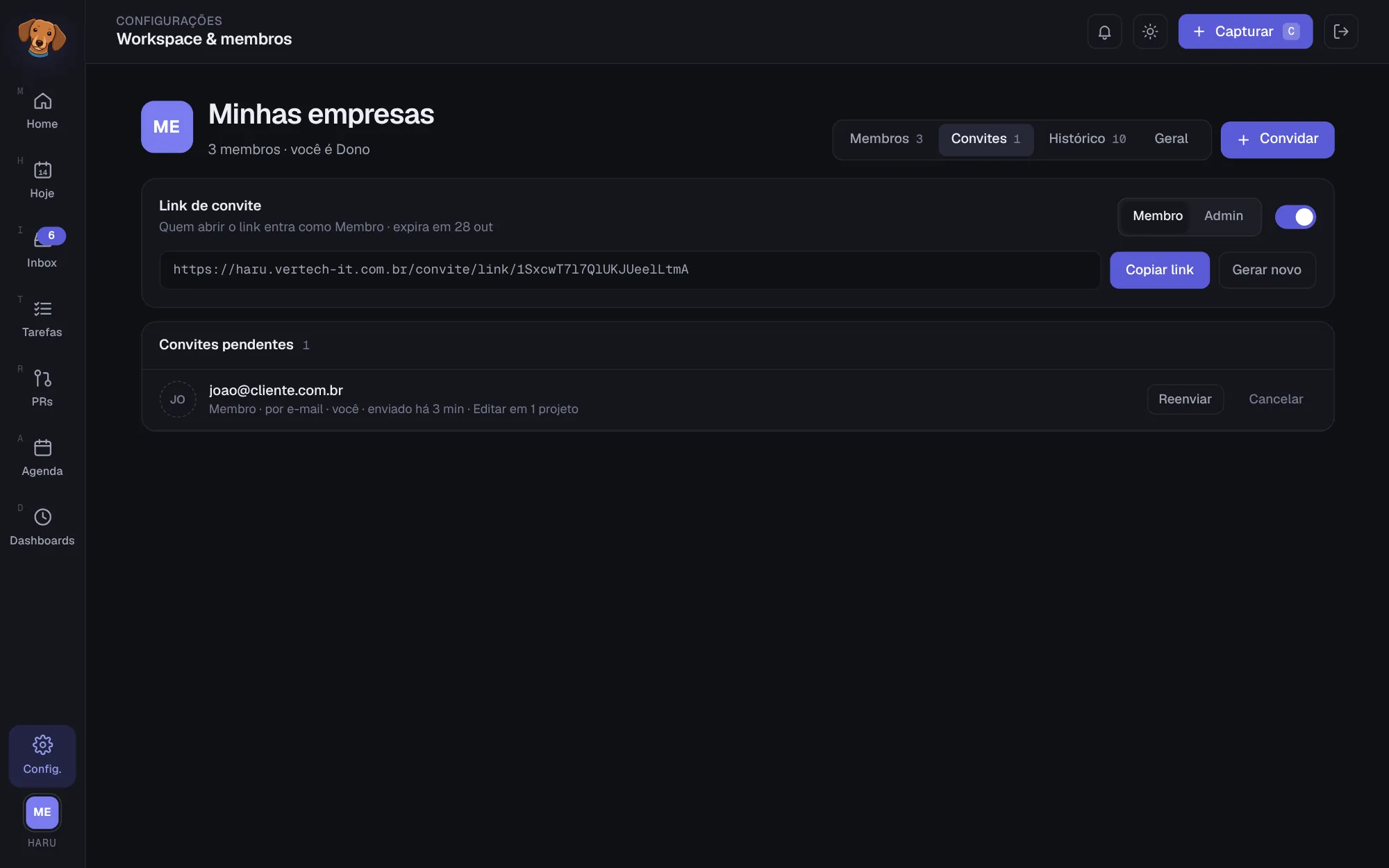 Aba Convites com o link de convite ativado para o papel Membro, os botões Copiar link e Gerar novo, e um convite pendente por e-mail